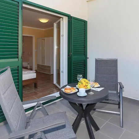 Apartment In Kastel Stari With Kitchen