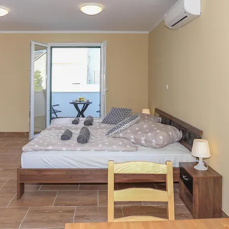 Apartment In Kastel Stari With Kitchen Kastela