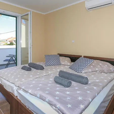 Apartment In Kastel Stari With Kitchen *