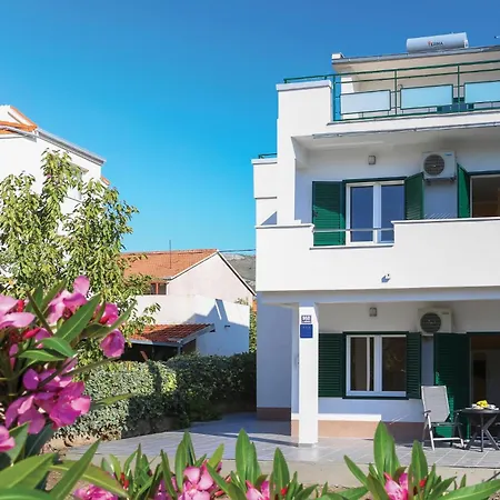 Апартаменты In Kastel Stari With Kitchen